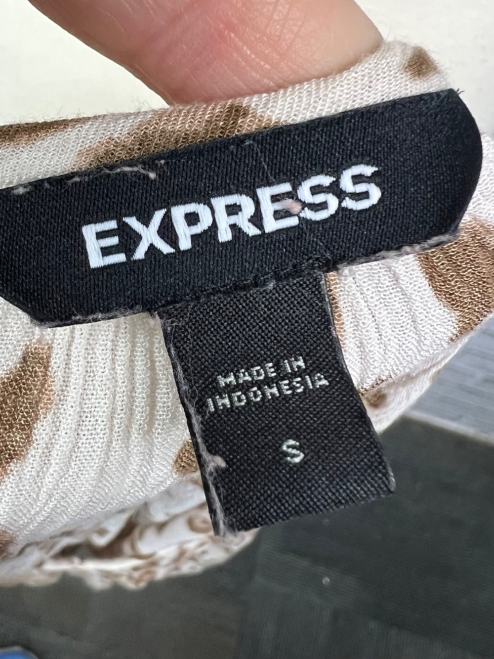 |•EXRESS•| 2 Cute Stretch Tops Size Small - Picture 13 of 16